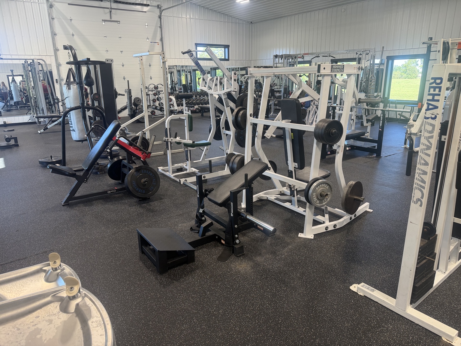 Strength machines and exercise stations